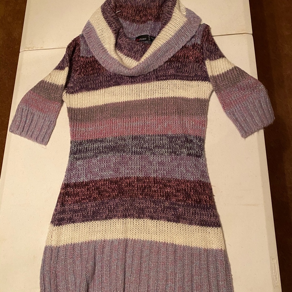 Sweater with elbow length sleeves